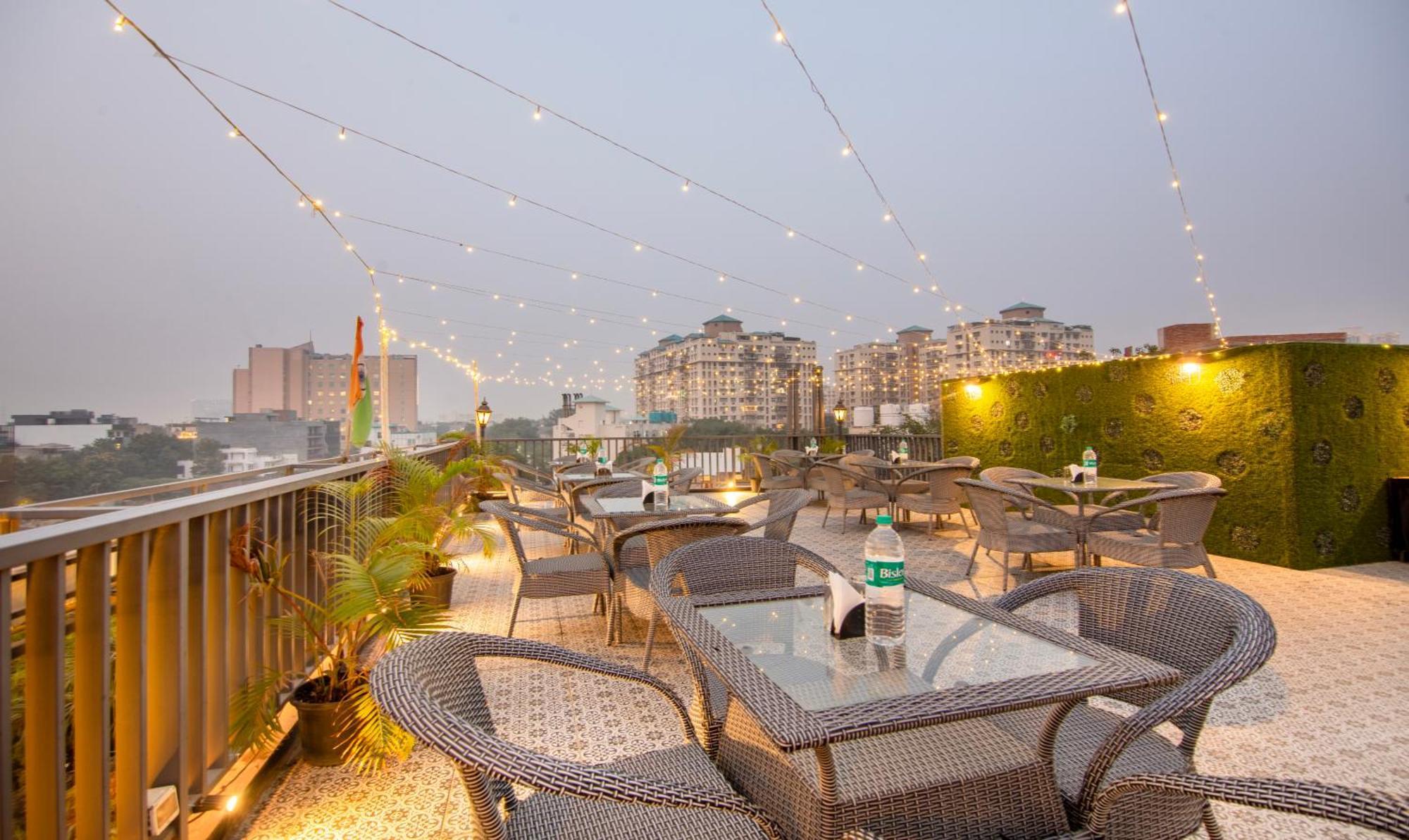 Super Townhouse Sushant Lok Phase 1 Formerly Hotel Neven Gurgaon Eksteriør bilde