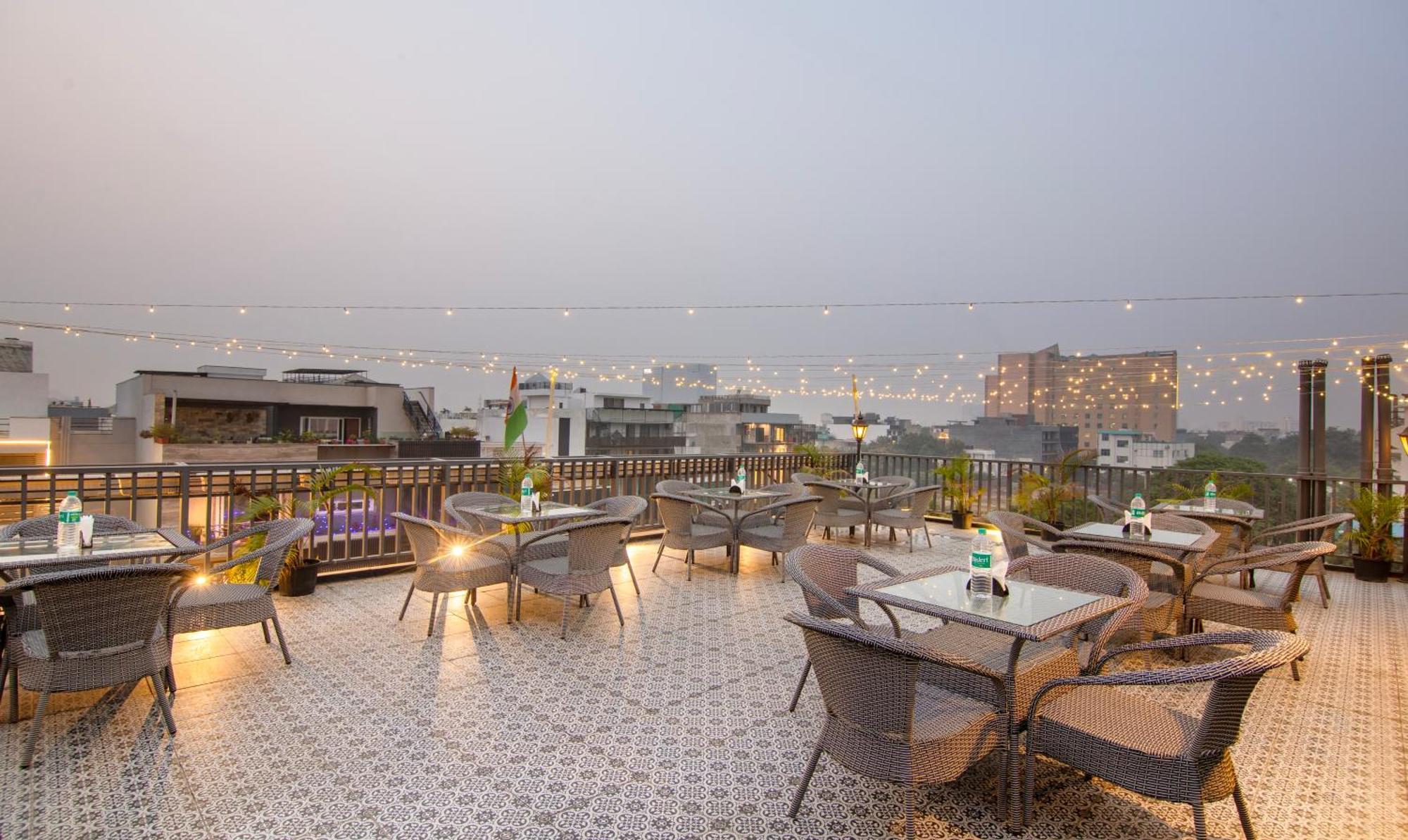 Super Townhouse Sushant Lok Phase 1 Formerly Hotel Neven Gurgaon Eksteriør bilde