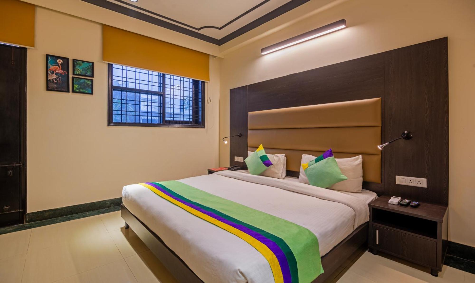 Super Townhouse Sushant Lok Phase 1 Formerly Hotel Neven Gurgaon Eksteriør bilde