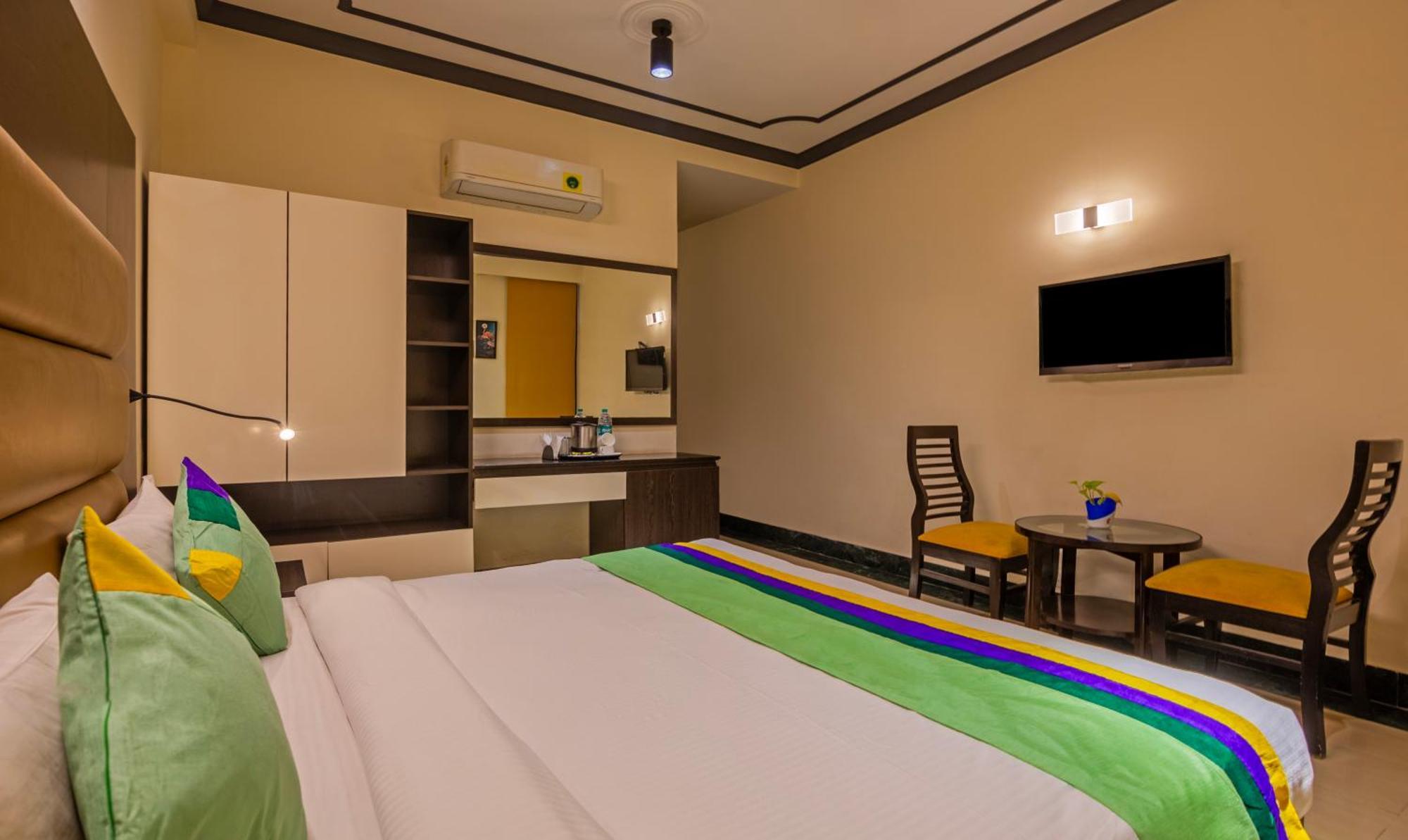 Super Townhouse Sushant Lok Phase 1 Formerly Hotel Neven Gurgaon Eksteriør bilde