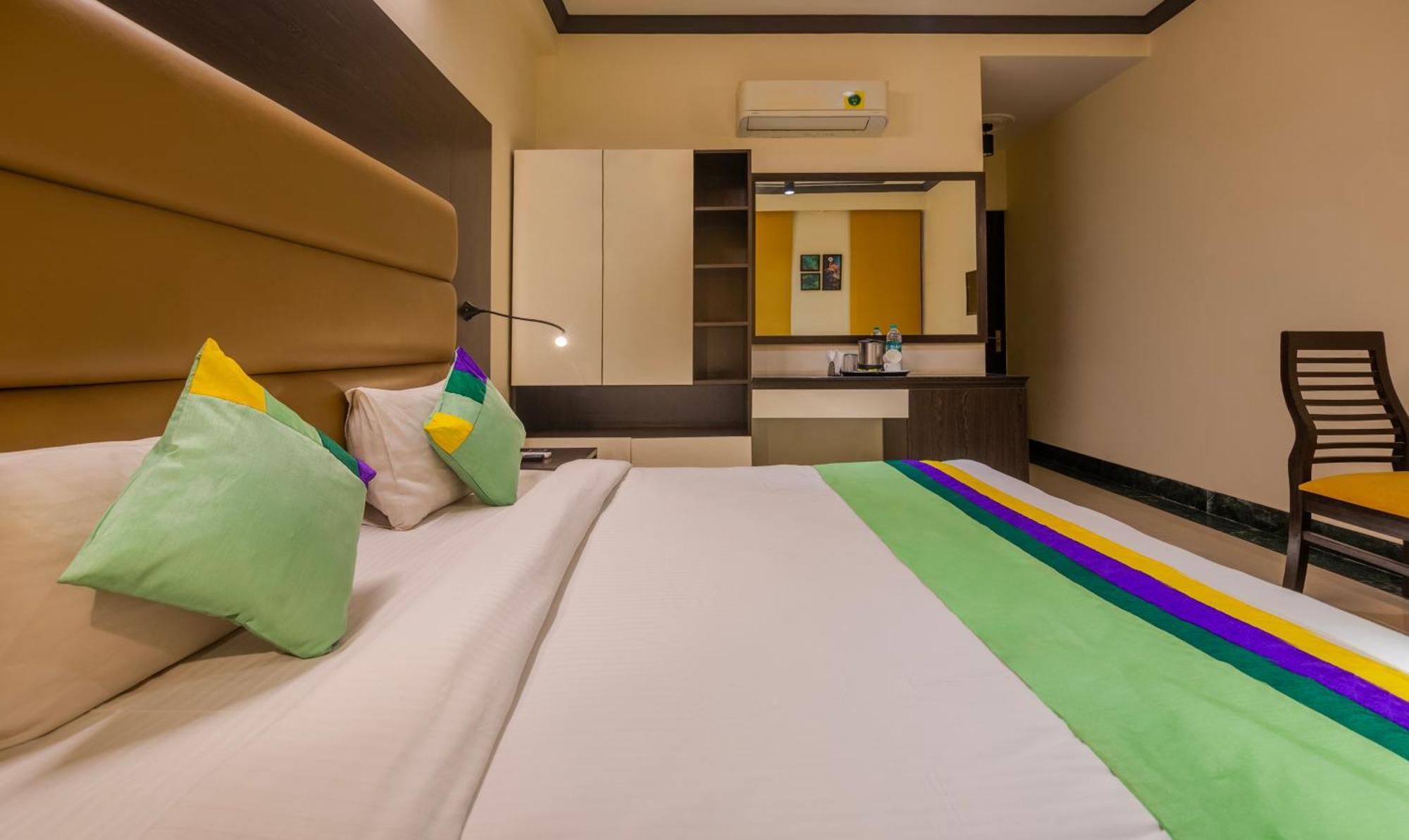 Super Townhouse Sushant Lok Phase 1 Formerly Hotel Neven Gurgaon Eksteriør bilde