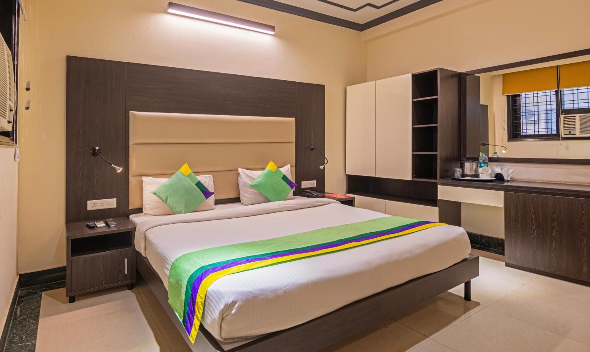 Super Townhouse Sushant Lok Phase 1 Formerly Hotel Neven Gurgaon Eksteriør bilde