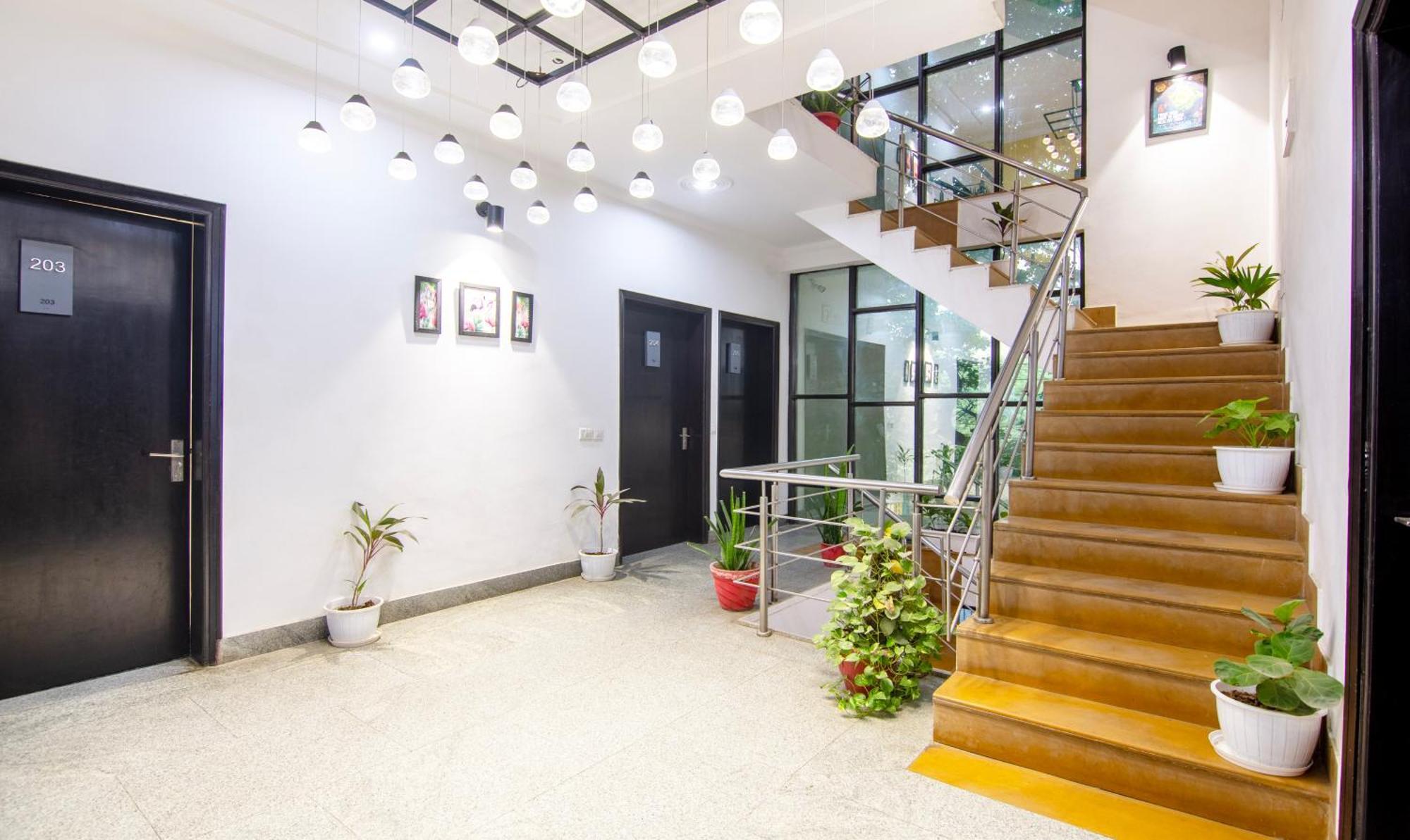 Super Townhouse Sushant Lok Phase 1 Formerly Hotel Neven Gurgaon Eksteriør bilde