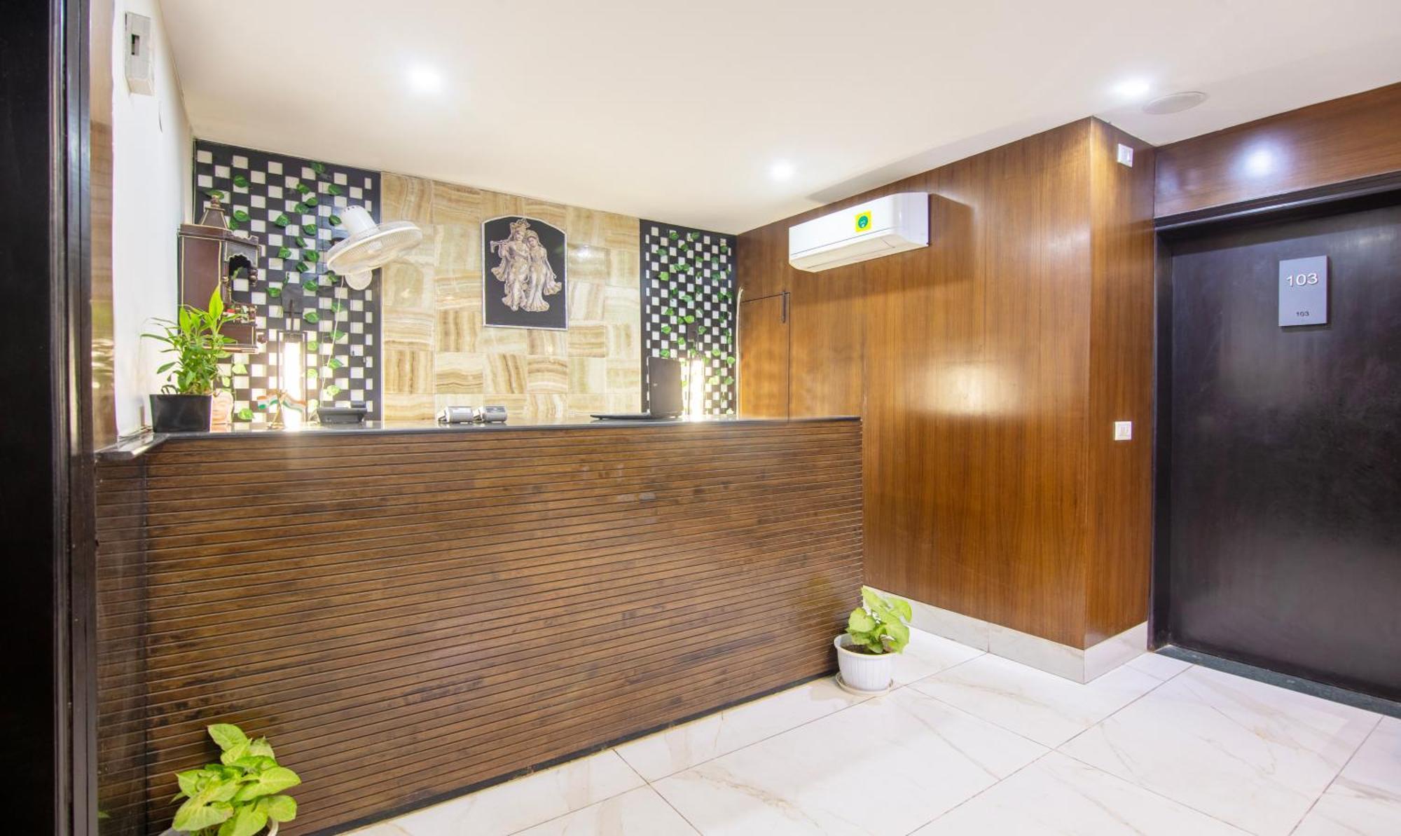Super Townhouse Sushant Lok Phase 1 Formerly Hotel Neven Gurgaon Eksteriør bilde