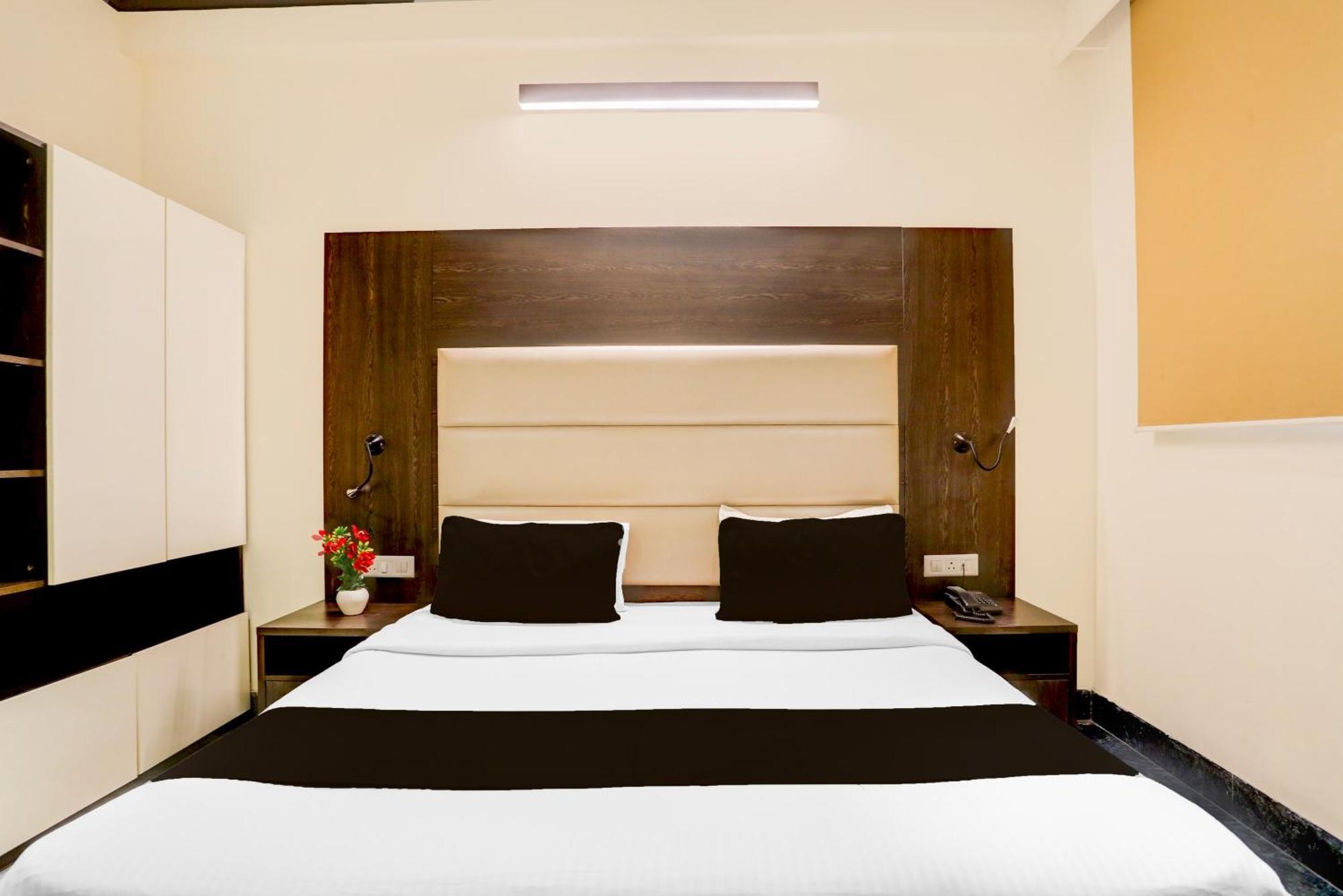 Super Townhouse Sushant Lok Phase 1 Formerly Hotel Neven Gurgaon Eksteriør bilde