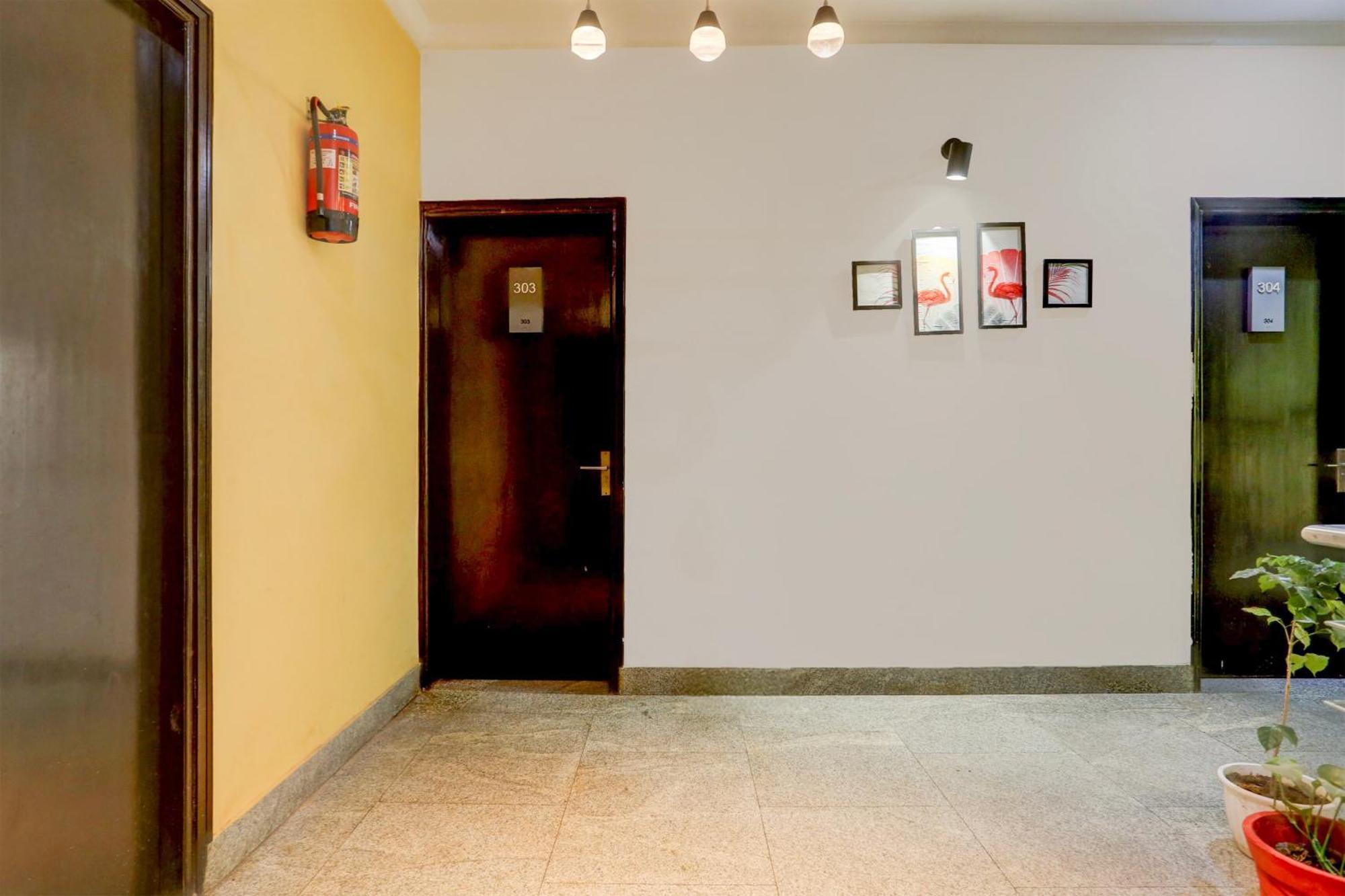 Super Townhouse Sushant Lok Phase 1 Formerly Hotel Neven Gurgaon Eksteriør bilde
