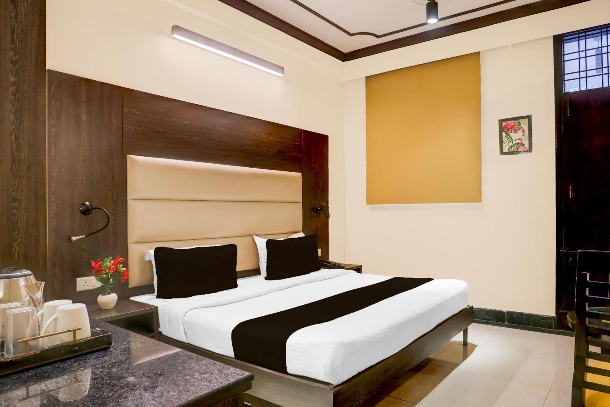 Super Townhouse Sushant Lok Phase 1 Formerly Hotel Neven Gurgaon Eksteriør bilde