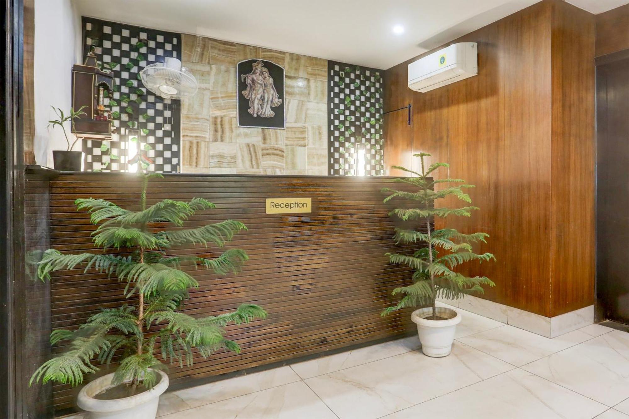 Super Townhouse Sushant Lok Phase 1 Formerly Hotel Neven Gurgaon Eksteriør bilde