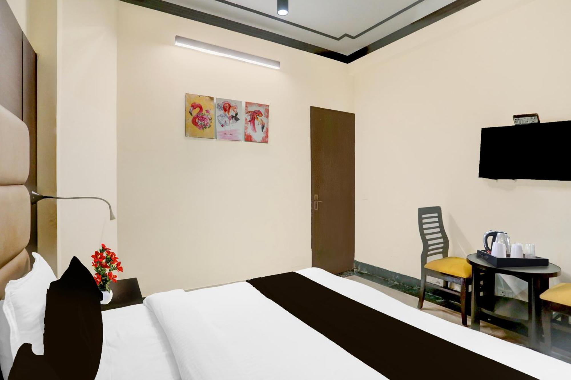 Super Townhouse Sushant Lok Phase 1 Formerly Hotel Neven Gurgaon Eksteriør bilde