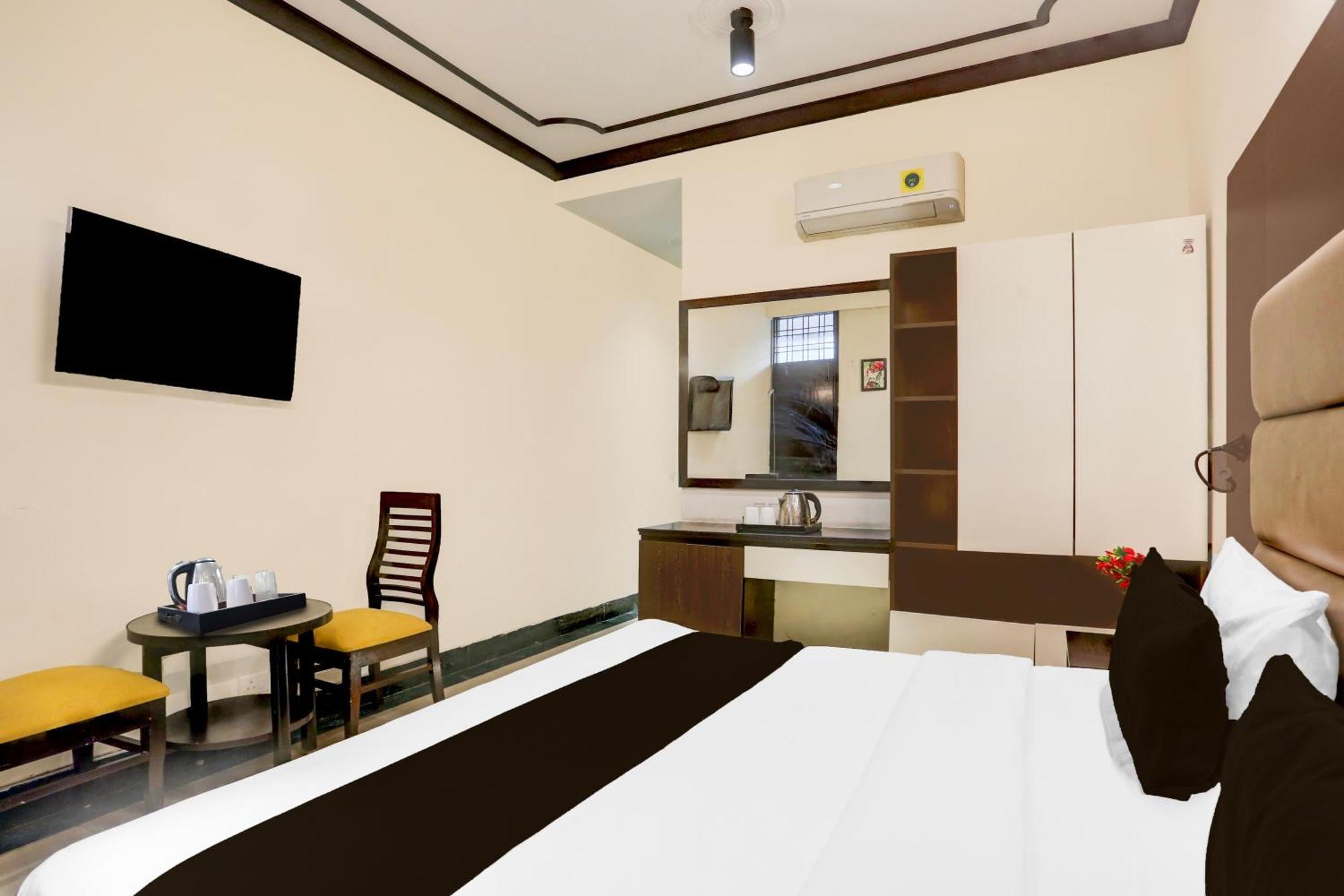 Super Townhouse Sushant Lok Phase 1 Formerly Hotel Neven Gurgaon Eksteriør bilde