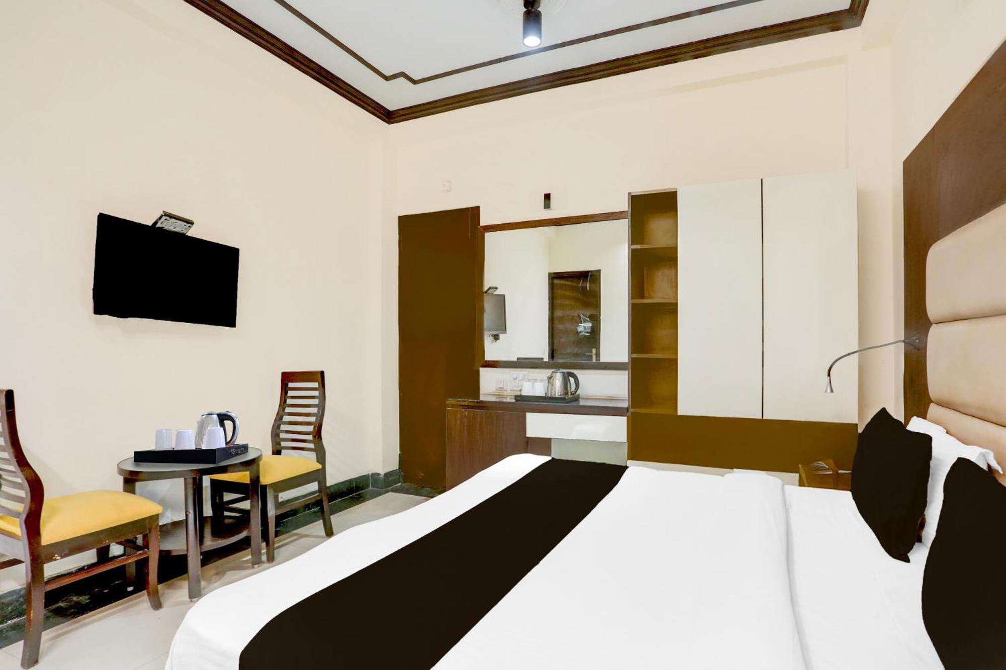 Super Townhouse Sushant Lok Phase 1 Formerly Hotel Neven Gurgaon Eksteriør bilde