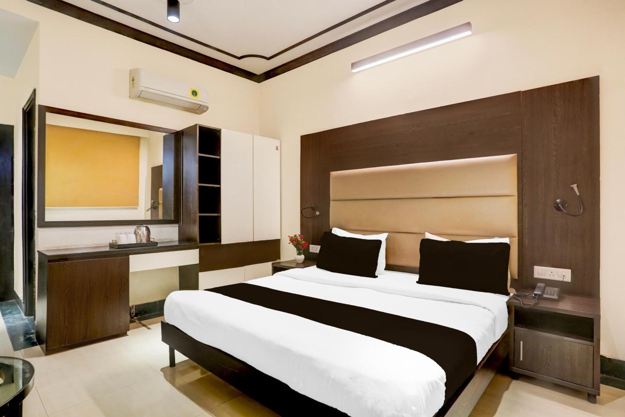 Super Townhouse Sushant Lok Phase 1 Formerly Hotel Neven Gurgaon Eksteriør bilde