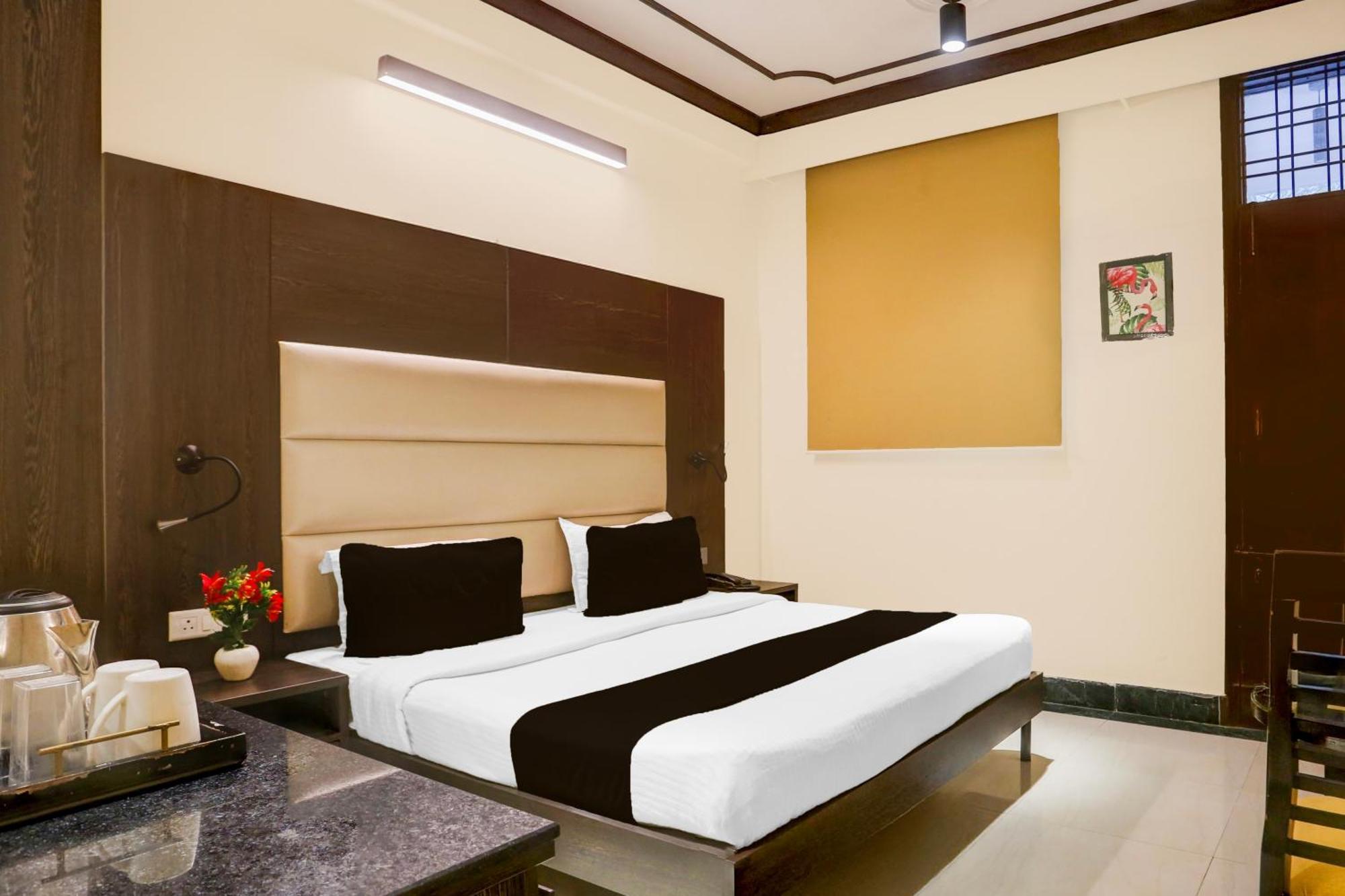 Super Townhouse Sushant Lok Phase 1 Formerly Hotel Neven Gurgaon Eksteriør bilde